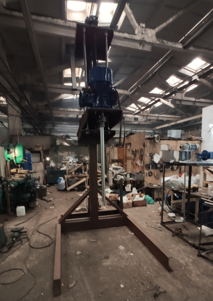 Диссольвер ЛКМ на 1000 л с винтовым подъемным механизмом - фото 2